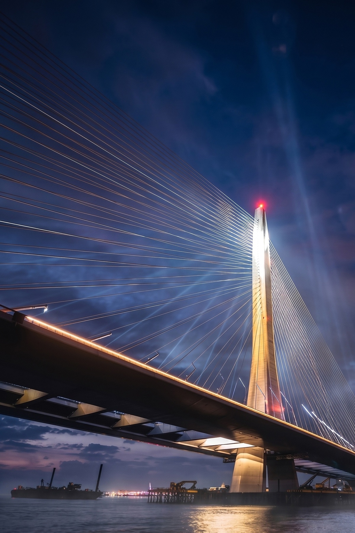  The Danjiang Bridge in Taipei at night. 