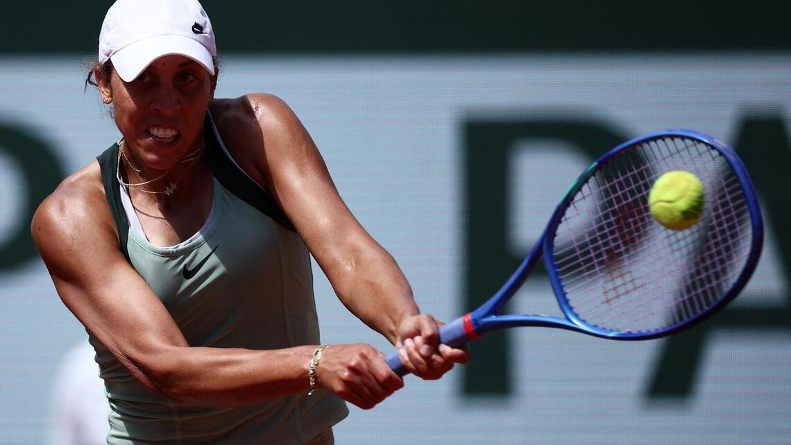 Aryna Sabalenka ousts Naomi Osaka to reach French Open quarters again 