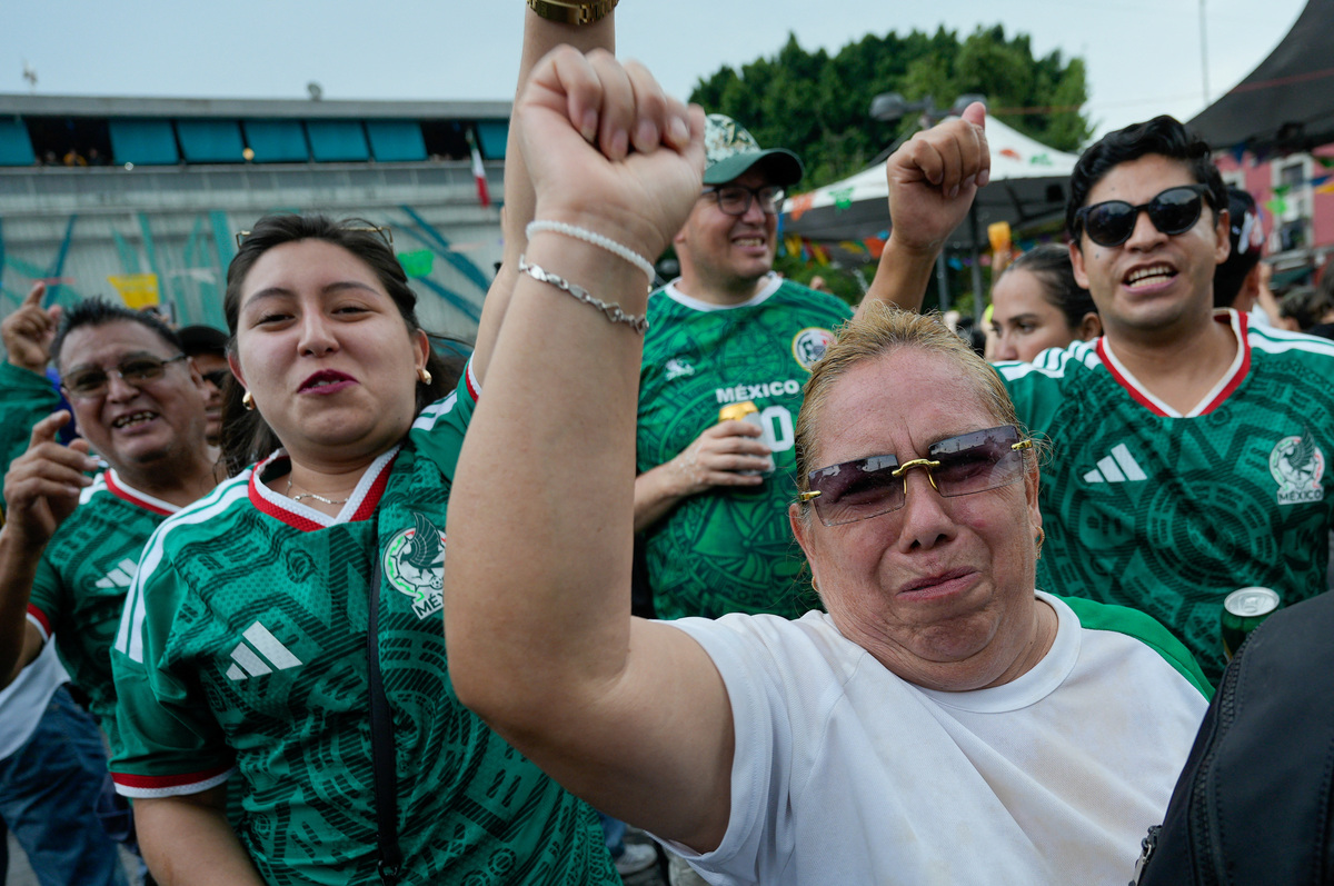 Fans celebrate Mexico's victory over South Africa during during a public viewing of the opening game of the 2026 FIFA World Cup in Plaza Garibaldi, as many Mexicans say they feel excluded despite the tournament's return to the country, citing high ticket prices, paid television access and strict commercial restrictions, in Mexico City, Mexico, June 11, 2026. REUTERS/Armando Vega