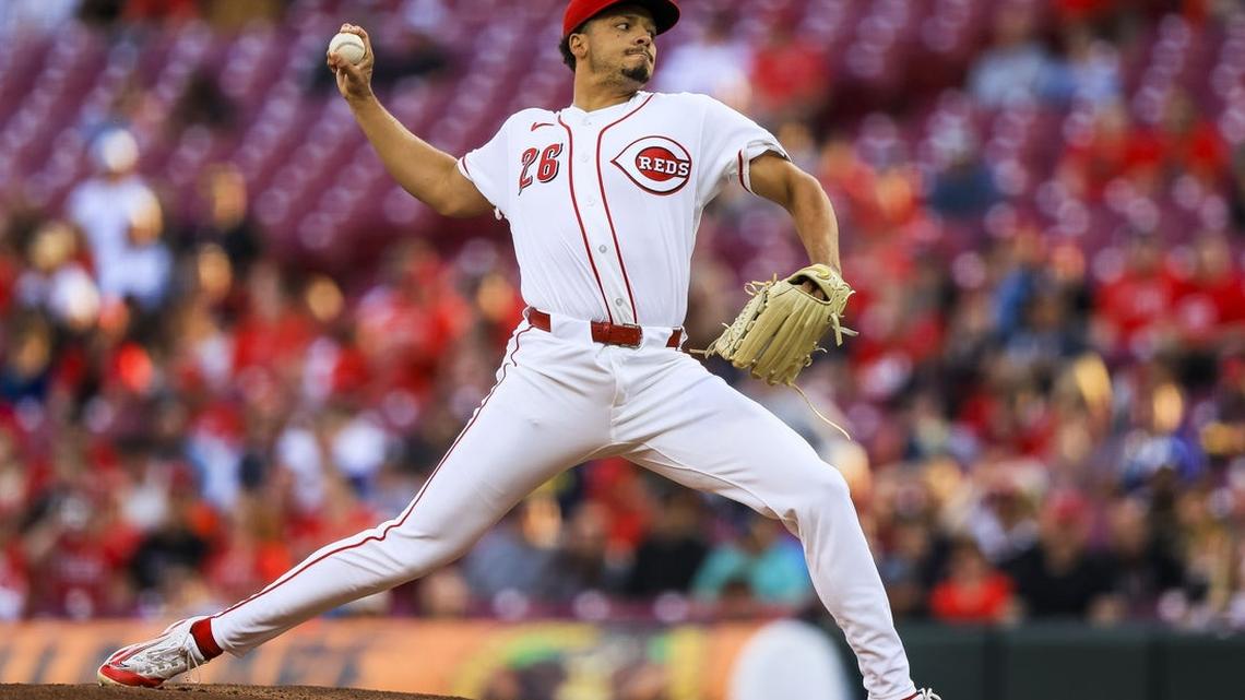 Former No. 2 overall draft picks duel as Reds, Rangers wrap series 