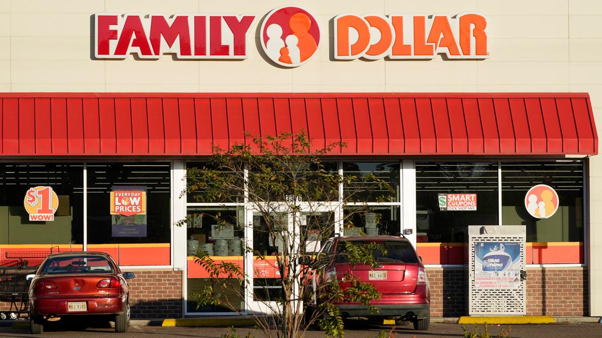 El logotipo de Family Dollar en una de sus tiendas en Canton, Mississippi, el jueves 12 de noviembre de 2020. Se encontraron más de 1,000 roedores dentro de una instalación de distribución de la empresa en Arkansas, anunció la Administración de Drogas y Alimentos de EEUU (FDA) el 18 de febrero de 2022.