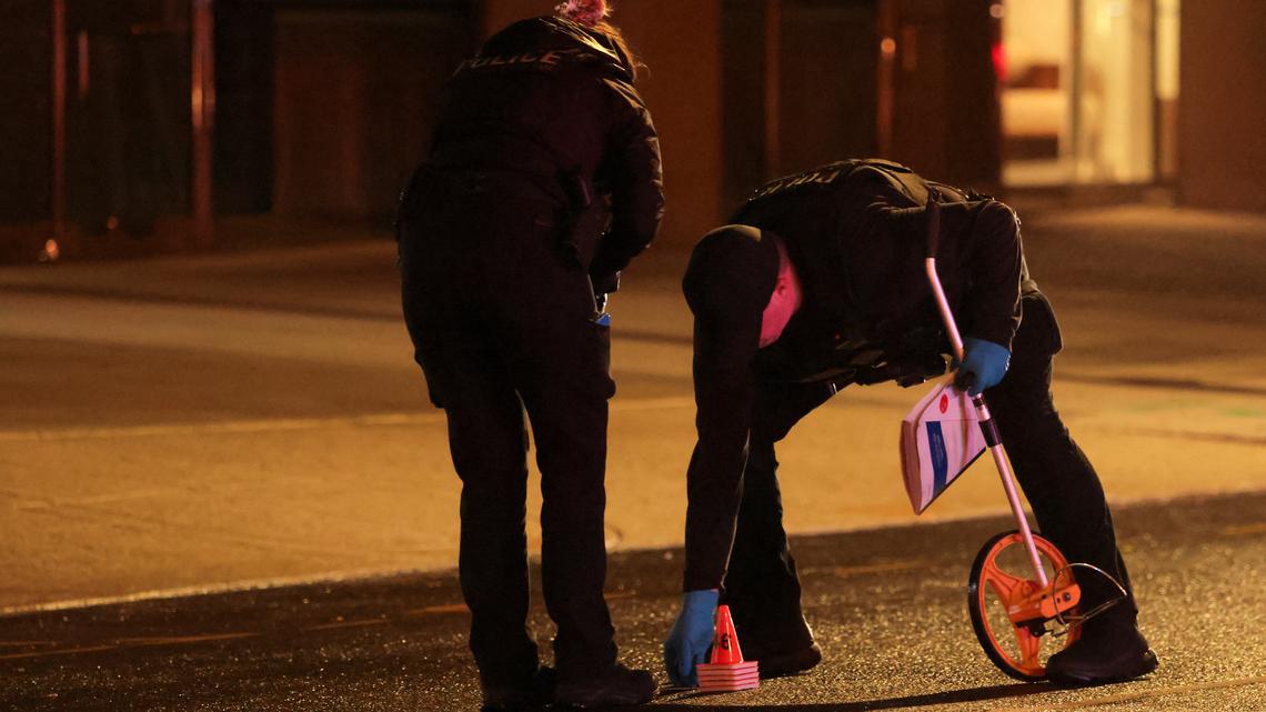 Suspect dies after trading gunfire with officers near White House, Secret Service says 