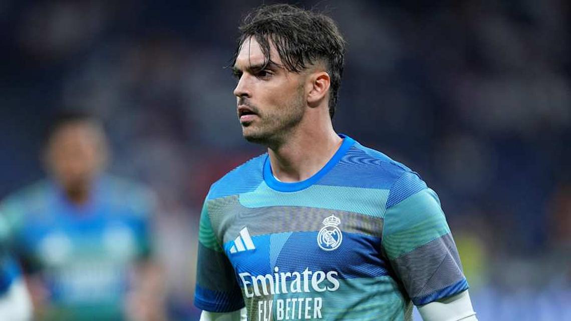  Raúl Asencio has fallen down the pecking order at Real Madrid. | Oscar J. Barroso/Europa Press/Getty Images 