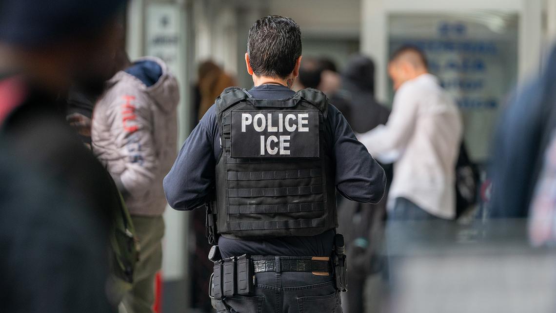 Local police in California would be restricted from cooperating with ICE agents in certain situations under a bill filed in the legislature. (David Dee Delgado/Getty Images/TNS)