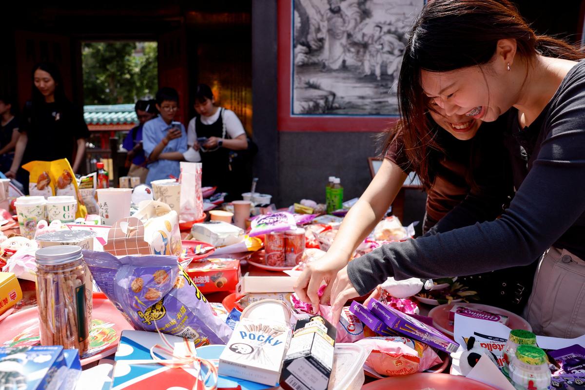BTS fans prepre snacks, group merchandise, concert seat maps and wish lists on an altar table as they pray to Yue Lao, the god of love in Chinese mythology who oversees relationships and marriage, at Taipei’s Bangka Lungshan Temple, in hopes of securing a concert ticket, in Taipei, Taiwan, May 30, 2026. REUTERS/Ann Wang