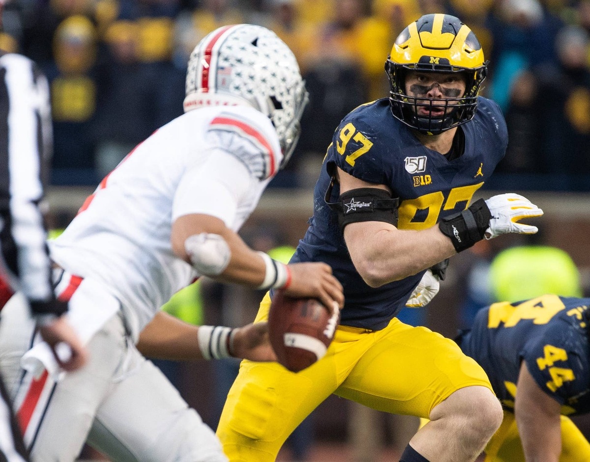  Michigan defensive lineman Aidan Hutchinson pursues on defense against Ohio State. USA TODAY Sports