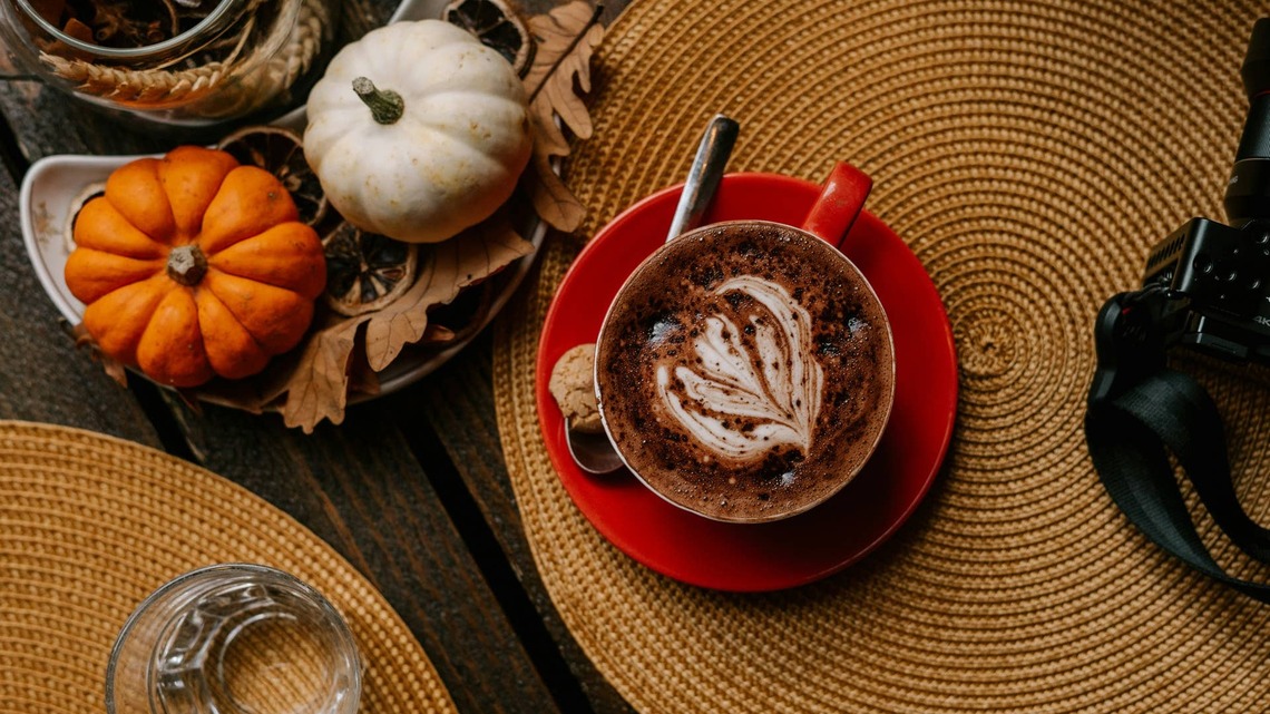This Easy Clay DIY Turns Fall Prints Into Beautiful Coasters - No Oven Required 