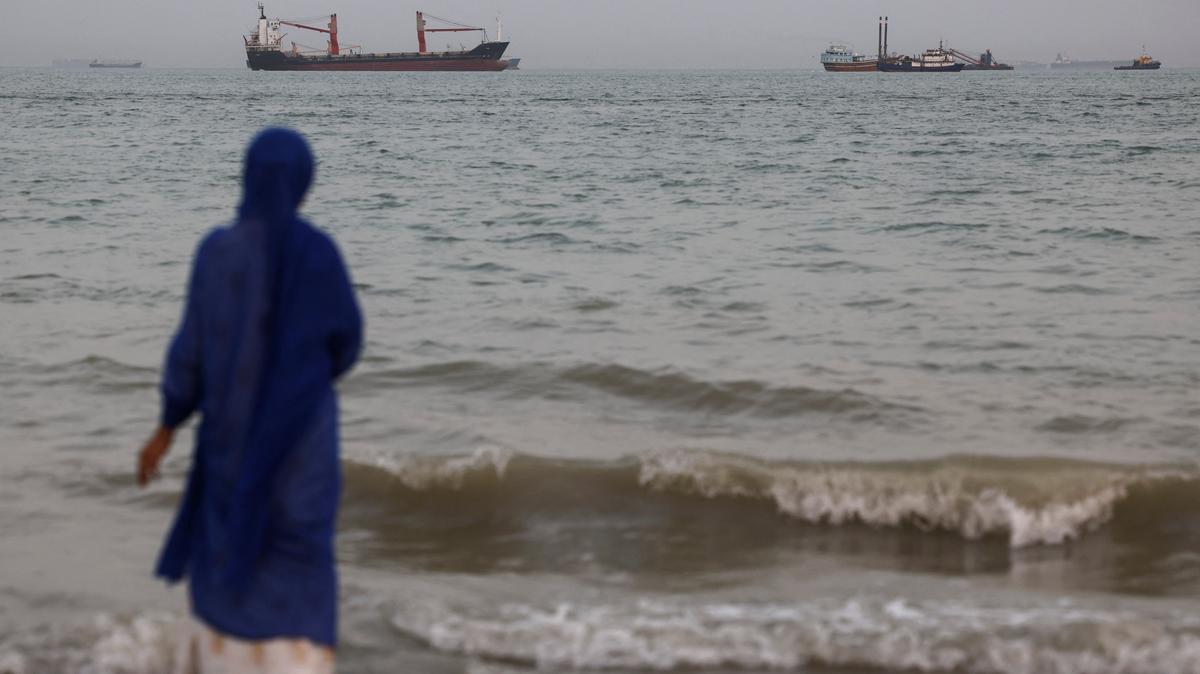 Vessels in the Strait of Hormuz are visible near the beach of Bandar Abbas, Iran, May 22, 2026. Majid Asgaripour/WANA (West Asia News Agency) via REUTERS