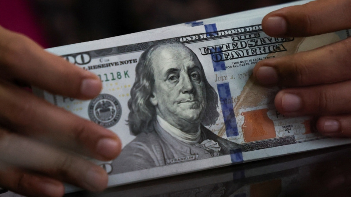 Dollar inches higher as 10-year Treasury yield climbs to highest since 2007 