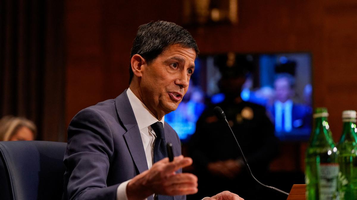Kevin Warsh, U.S. President Donald Trump's nominee to be next chair of the Federal Reserve, testifies before a Senate Banking Committee confirmation hearing on Capitol Hill in Washington, D.C., U.S., April 21, 2026. REUTERS/Elizabeth Frantz/File Photo