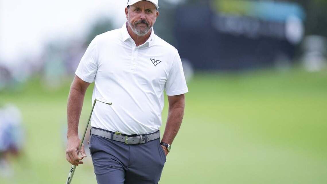 Report: Phil Mickelson accused of inappropriate contact with golf club employee