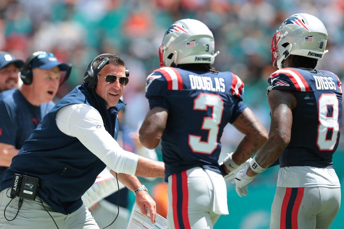  First and foremost, New England's Mike Vrabel will always be a "players' coach." Sam Navarro-Imagn Images
