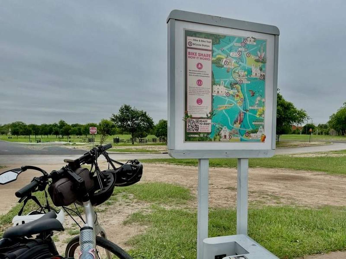  Mission Trail signage at Mission San José explaining the BCycle bike share system and how to explore the missions by bike. Photo credit: Sharon Kurtz 