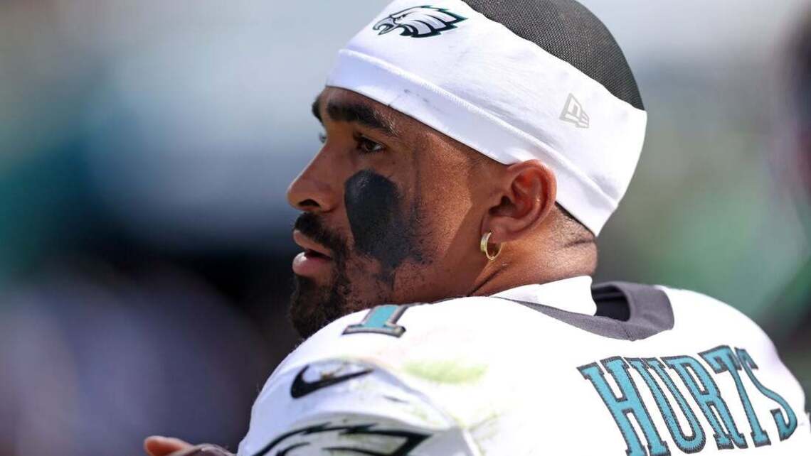Eagles QB Jalen Hurts has blood clots in lungs, out for season