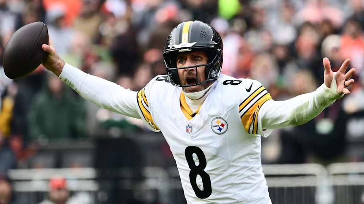  Aaron Rodgers led the Steelers to the playoffs in 2025. | Ken Blaze-Imagn Images 