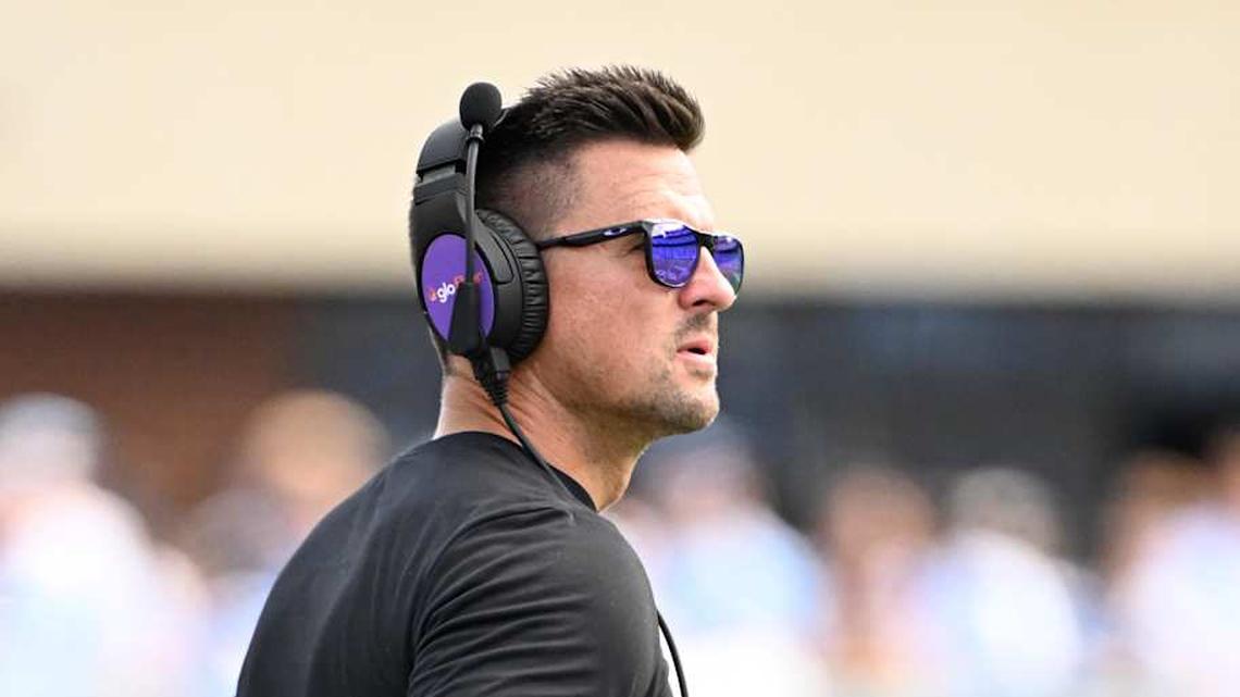  Sep 21, 2024; Chapel Hill, North Carolina, USA; James Madison Dukes head coach Bob Chesney on the sidelines in the second quarter at Kenan Memorial Stadium. Mandatory Credit: Bob Donnan-Imagn Images | Bob Donnan-Imagn Images 