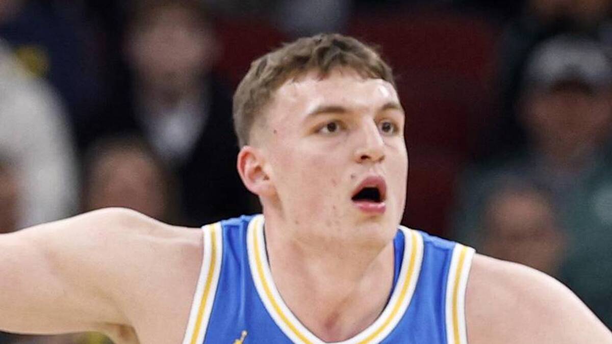  Mar 13, 2026; Chicago, IL, USA; UCLA Bruins forward Tyler Bilodeau (34) defends against Michigan State Spartans center Carson Cooper (15) during the first half at United Center. Mandatory Credit: Kamil Krzaczynski-Imagn Images | Kamil Krzaczynski-Imagn Images 