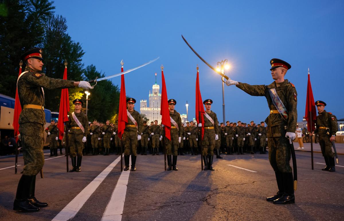 Russian service members take part in a rehearsal for the Victory Day military parade marking the anniversary of the victory over Nazi Germany in World War Two, in central Moscow, Russia, May 4, 2026. REUTERS/Yulia Morozova