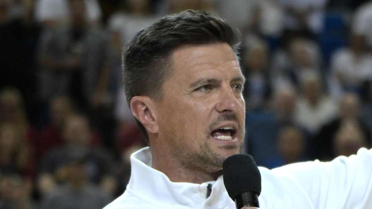  Jan 31, 2026; Los Angeles, California, USA; UCLA Bruins head football coach Bob Chesney is introduced during the basketball game against the Indiana Hoosiers at Pauley Pavilion presented by Wescom Financial. Mandatory Credit: Jayne Kamin-Oncea-Imagn Images | Jayne Kamin-Oncea-Imagn Images 