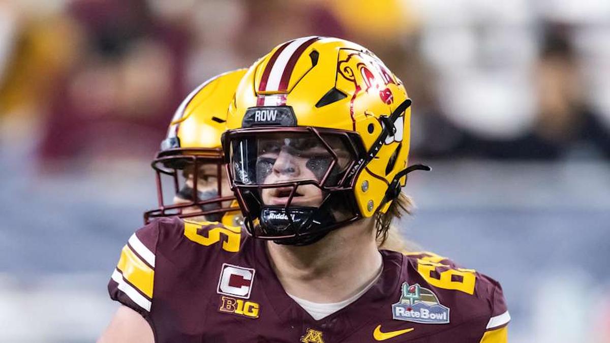  Dec 26, 2025; Phoenix, AZ, USA; Minnesota Golden Gophers offensive lineman Greg Johnson (65) against the New Mexico Lobos during the Rate Bowl at Chase Field. Mandatory Credit: Mark J. Rebilas-Imagn Images | Mark J. Rebilas-Imagn Images 