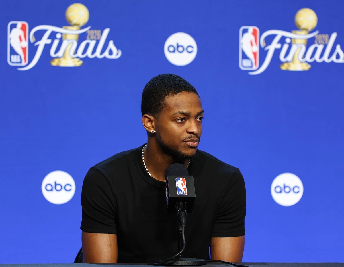  Many Spurs fans are hoping their team can dump De'Aaron Fox's burdensome contract extension this offseason. 