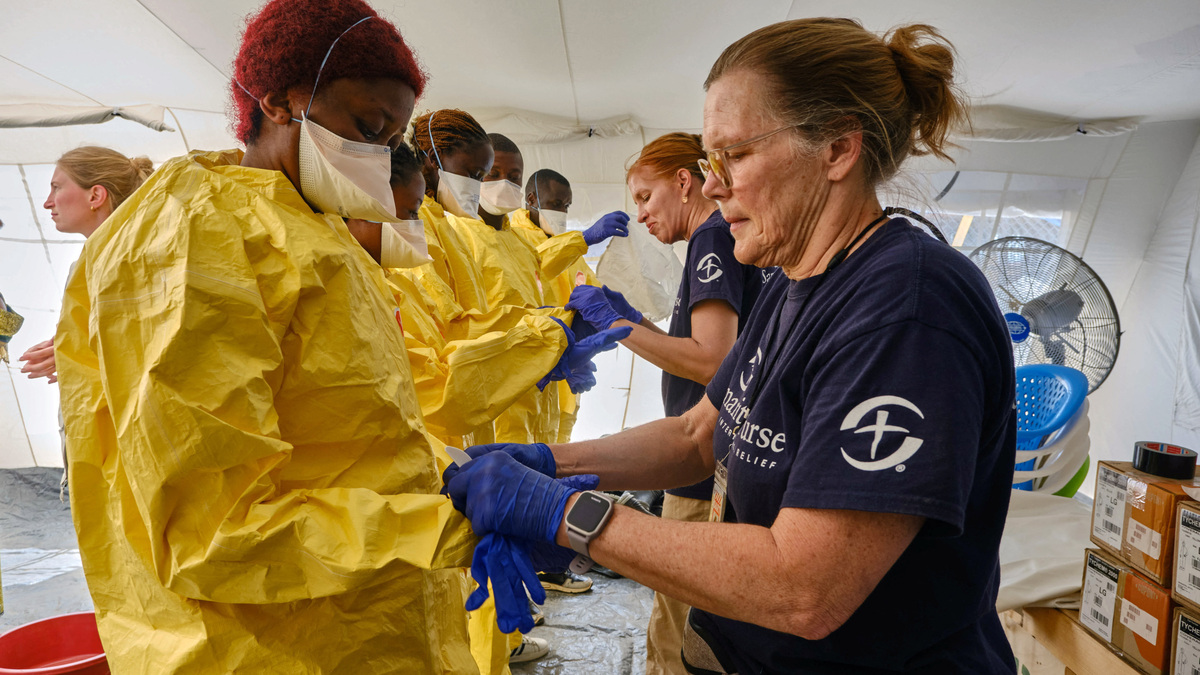 Congolese healthcare workers participate in an accelerated training session, at the newly built tents by the Samaritan's Purse International Relief, at the Scott Powell Memorial Ebola Treatment Center, as aid agencies intensify efforts to contain the Ebola outbreak caused by the Bundibugyo virus, in Bunia town, Ituri province, Democratic Republic of Congo, June 11, 2026. REUTERS/Gradel Muyisa Mumbere