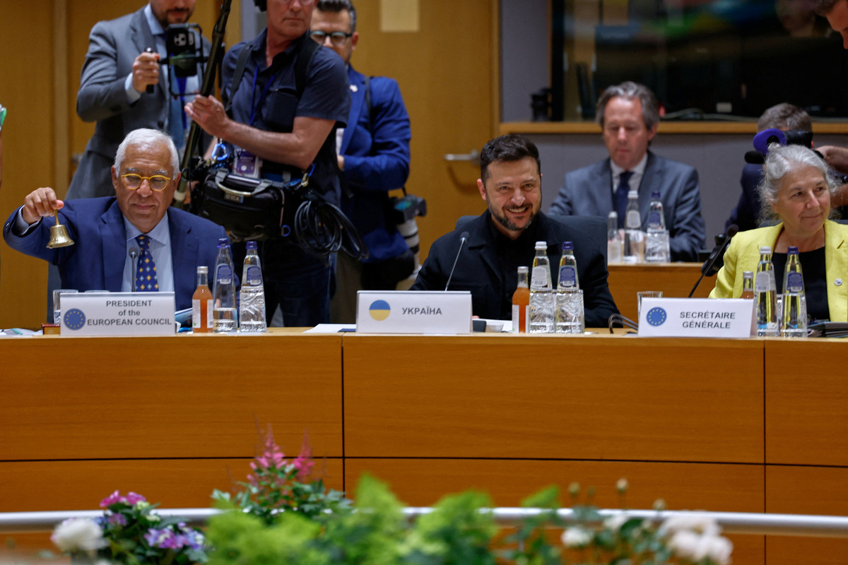 Ukraine's President Volodymyr Zelenskiy sits next to European Council President Antonio Costa and Secretary-General of the Council of the European Union Therese Blanchet during a round table meeting at the EU summit in Brussels, Belgium, June 18, 2026. Geert Vanden Wijngaert/Pool via REUTERS