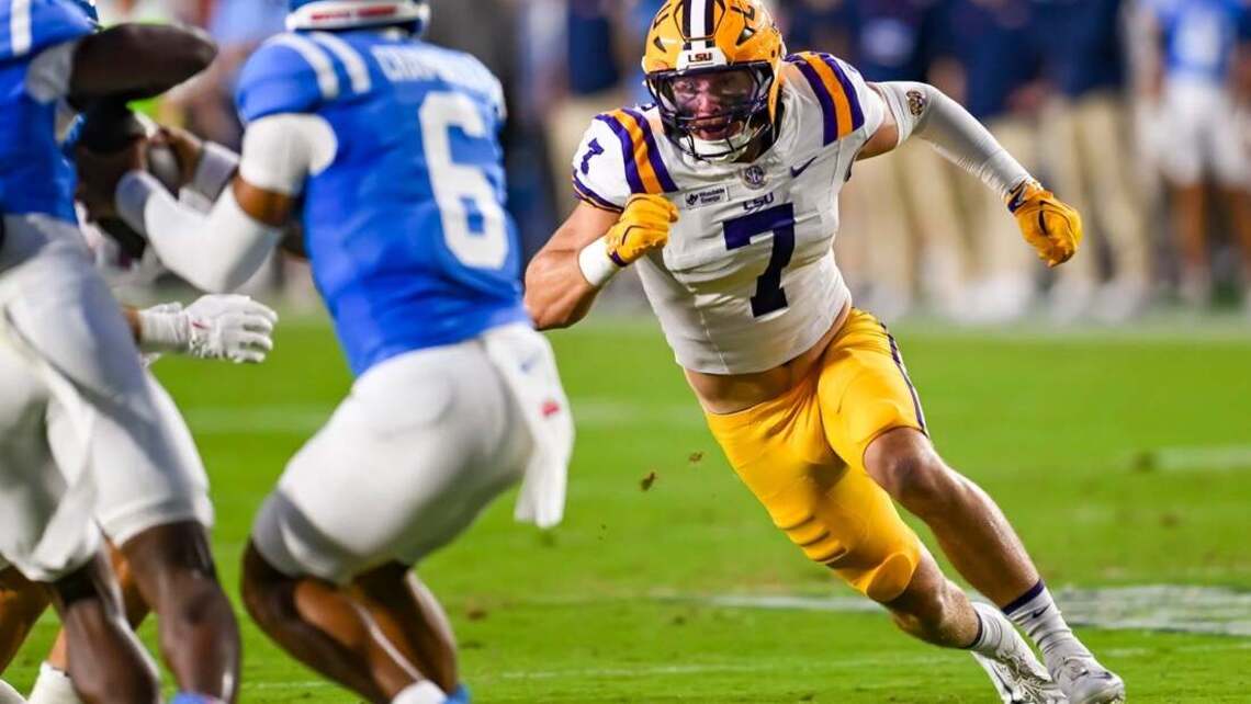 Reports: LSU LB Whit Weeks suffers fracture in leg 