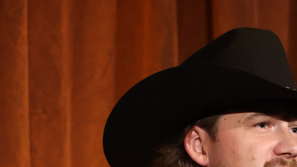 Morgan Wallen hurls phone across stage after snatching it from security guard