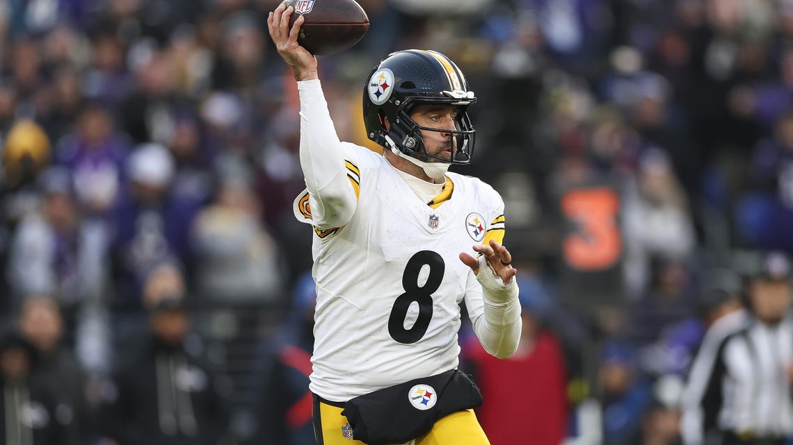 6 other QBs have started games at 42 or older, but only one succeeded. Can Aaron Rodgers be next? 