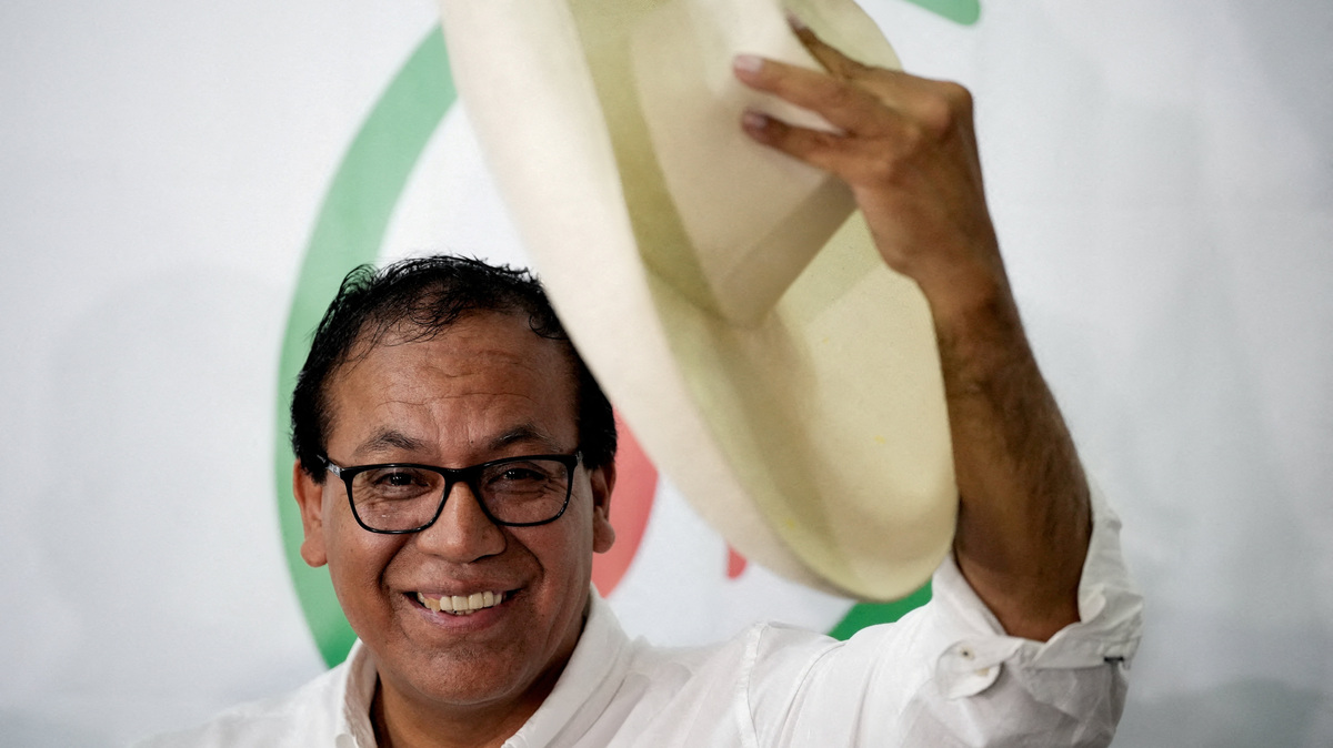 Peruvian presidential candidate Roberto Sanchez of the Together for Peru party attends a press conference as the electoral authority is expected to confirm the name of Keiko Fujimori’s rival ahead of the June 7 runoff, in Lima, Peru, April 16, 2026. REUTERS/Angela Ponce