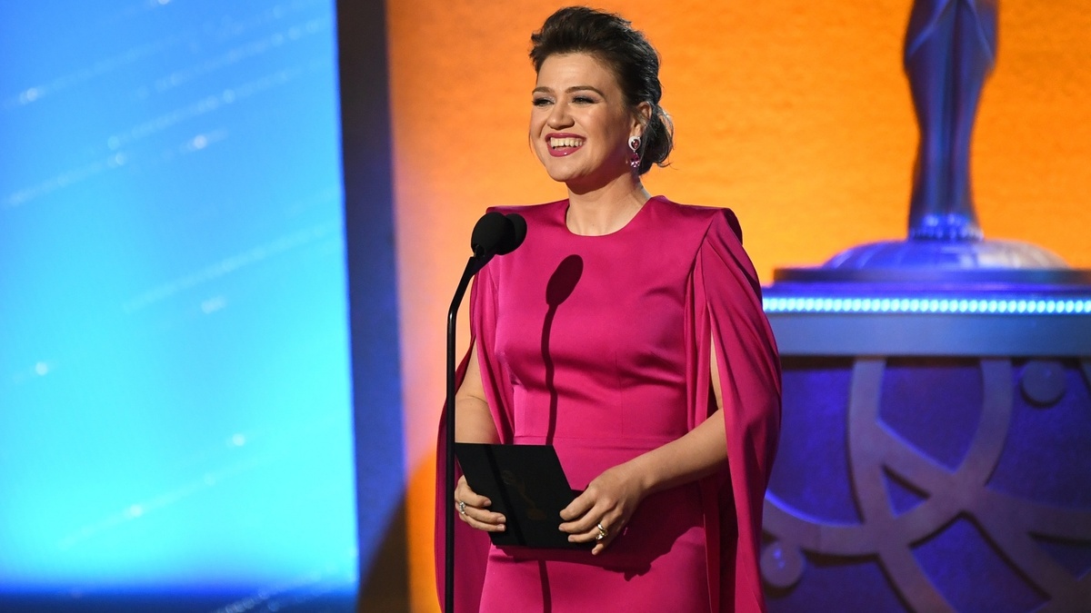 Brooklyn Store Co-Owner Shares Direct Message for Kelly Clarkson 