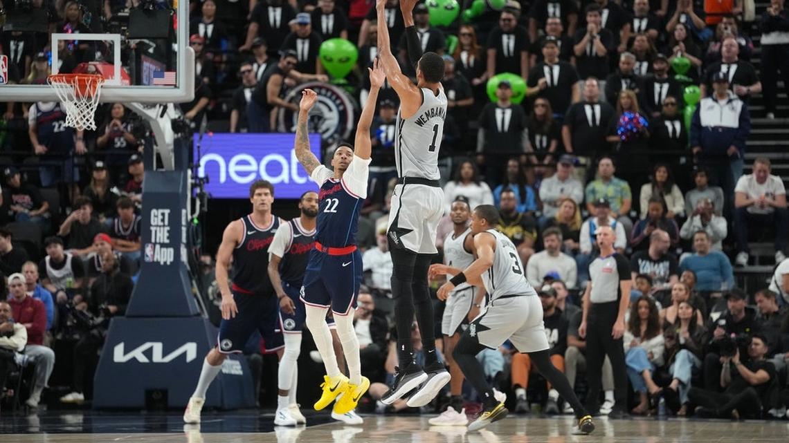 Spurs hold on for win over Kawhi Leonard-less Clippers 