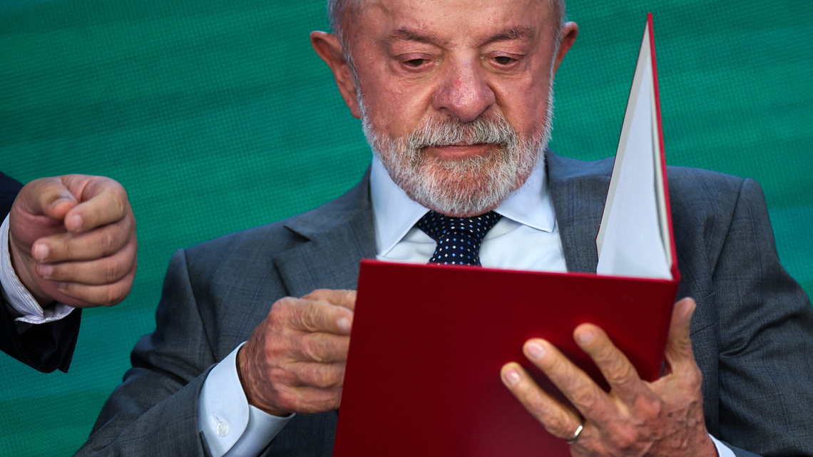 Lula would beat Bolsonaro in a Brazilian runoff, CNT/MDA poll suggests 