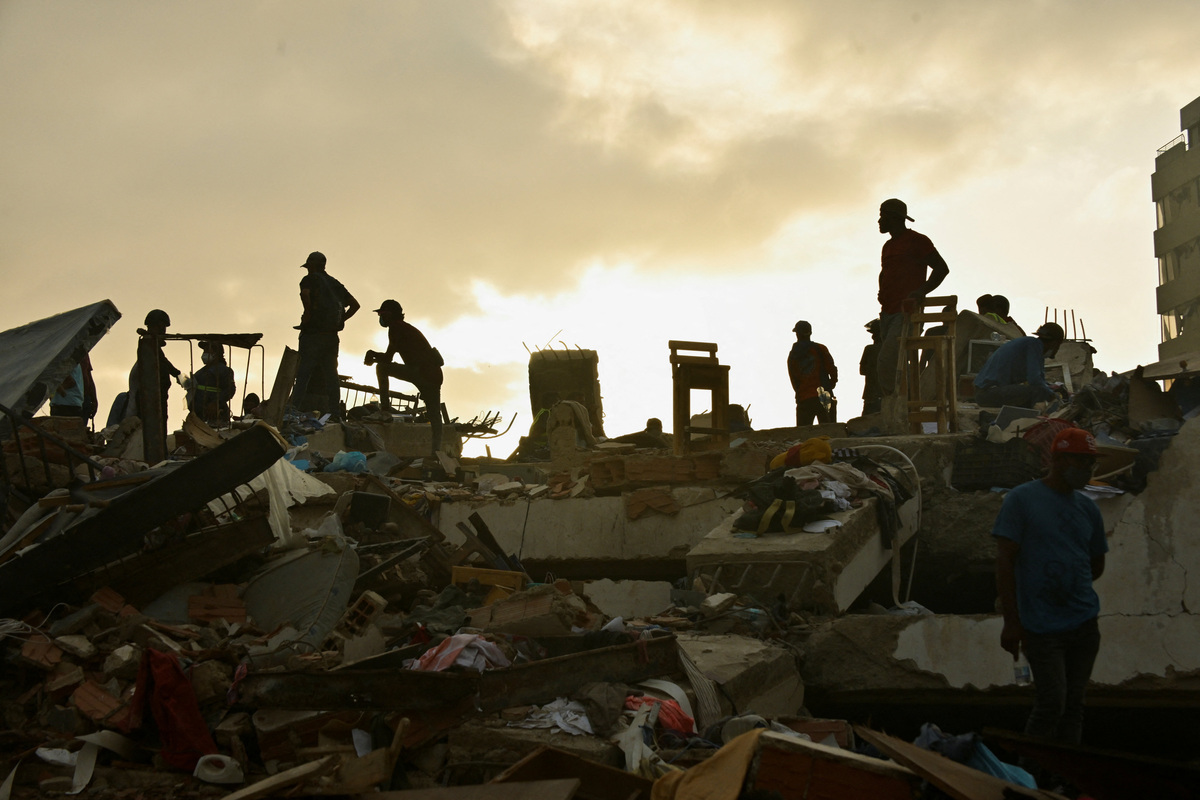 Rescue personnel assist in rescue efforts after earthquakes hit the country, in La Guaira, Venezuela, June 27, 2026. REUTERS/Maxwell Briceno