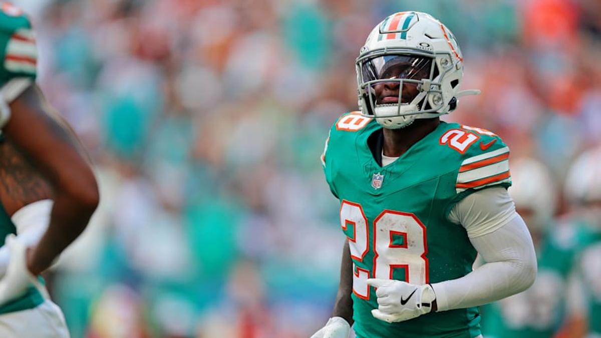  Dec 21, 2025; Miami Gardens, Florida, USA; Miami Dolphins running back De'Von Achane (28) reacts after scoring a touchdown during the first quarter against the Cincinnati Bengals at Hard Rock Stadium. Mandatory Credit: Sam Navarro-Imagn Images | Sam Navarro-Imagn Images 