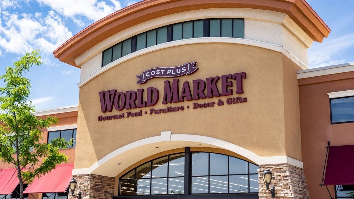 World Market's $15 Scalloped Brass Frame Looks Like an Antique Store Find 