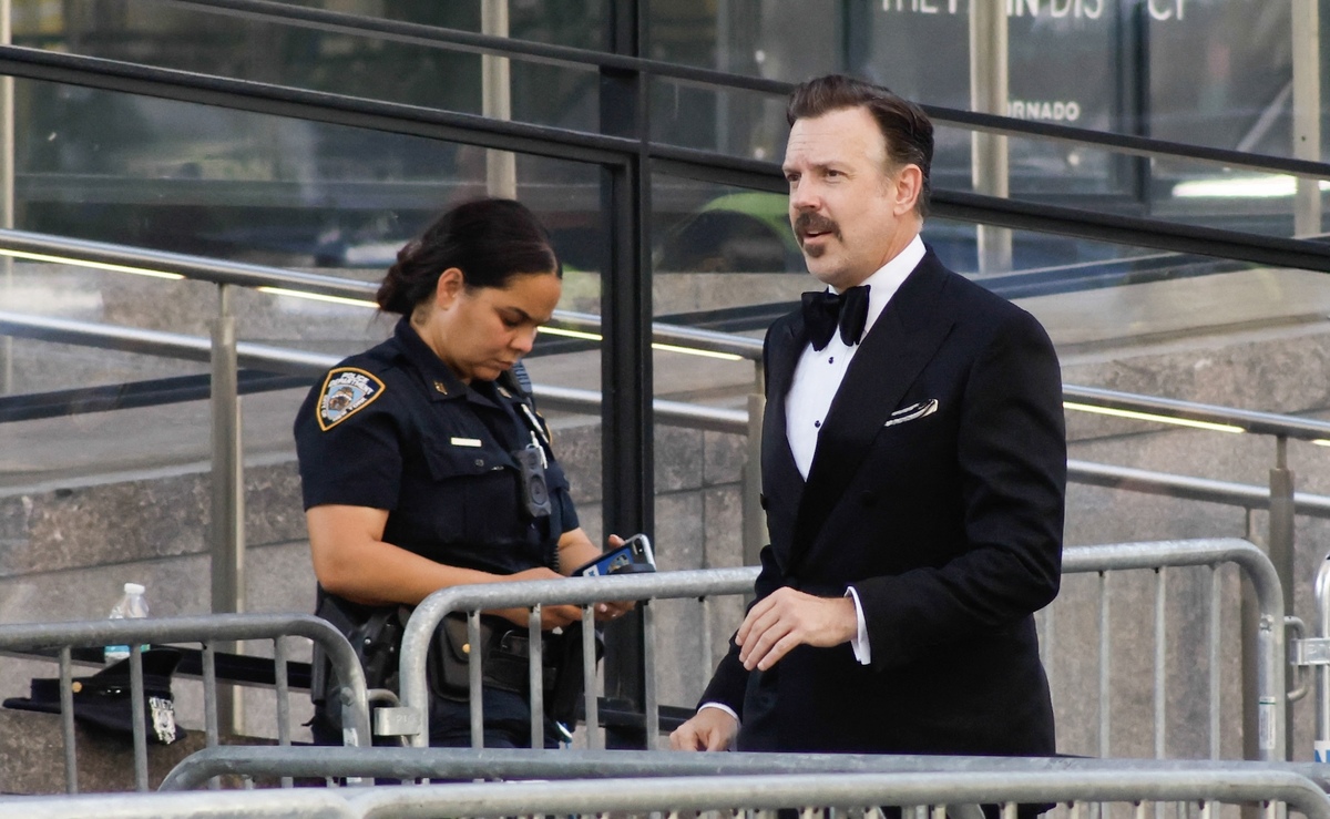 Jason Sudeikis arrives at Madison Square Garden.