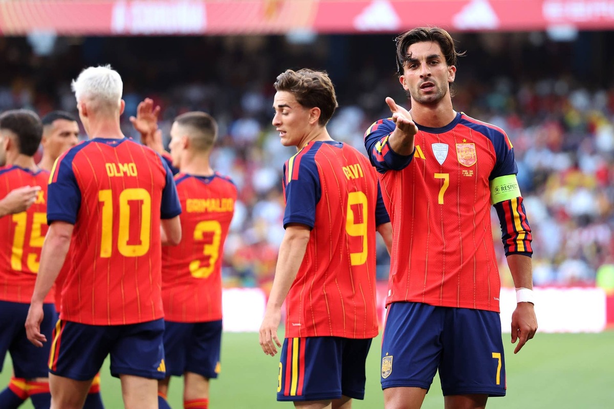  Ferran Torres of Spain celebrates scoring his teams first goal of the game with teammates during the international friendly match between Spain and Iraq at Riazor Stadium on June 04, 2026 in La Coruna, Spain. (Photo by Florencia Tan Jun/Getty Images) Photo by Florencia Tan Jun/Getty Images