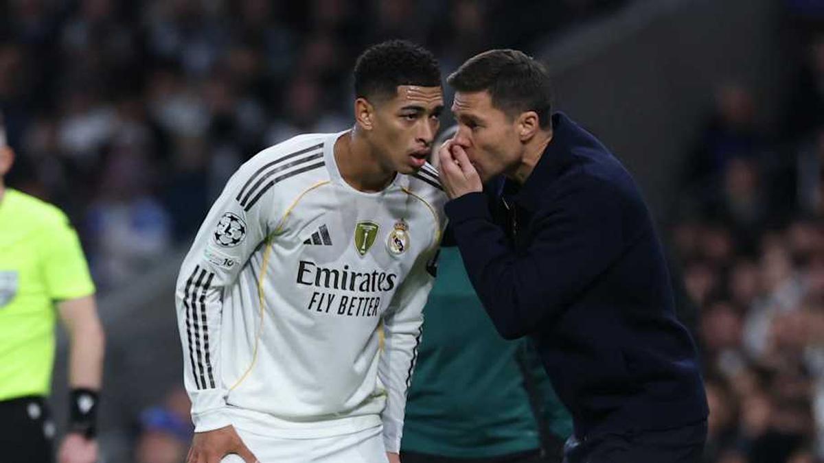  Xabi Alonso (right) only lasted until January at Real Madrid. | Thomas Coex/AFP/Getty Images 
