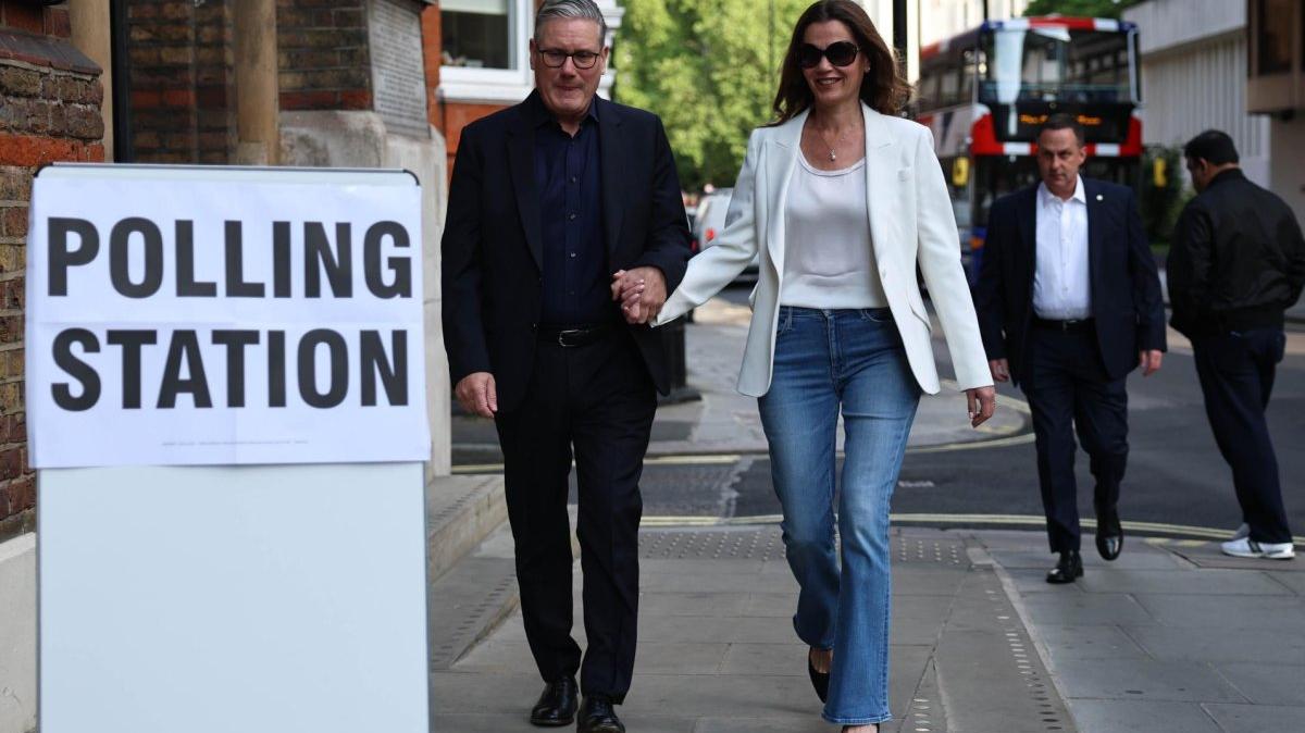 Following a beating in local elections, Prime Minister Keir Starmer (L) said Friday that he took responsbility for the losses suffered by Labour candidates across the country but vowed he would not quit.