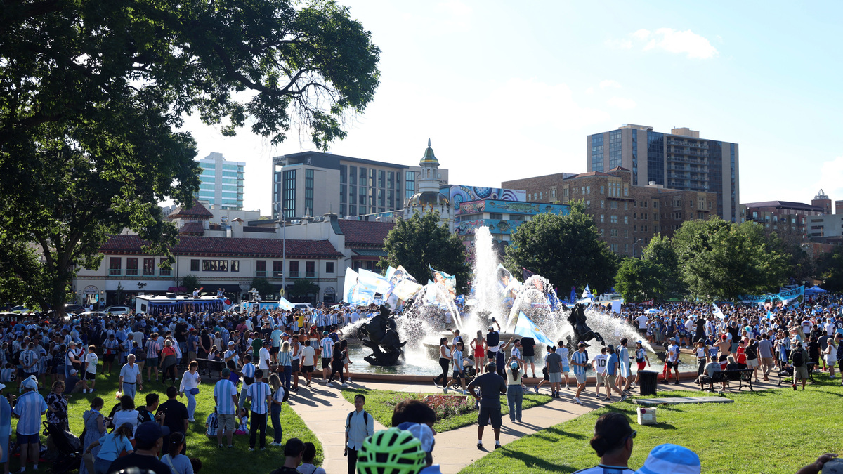 Soccer Football - FIFA World Cup 2026 - Argentina fans host a party - Kansas City, Kansas, U.S. - June 15, 2026  General view of Argentina fans during the party IMAGN IMAGES via Reuters/Kylie Graham