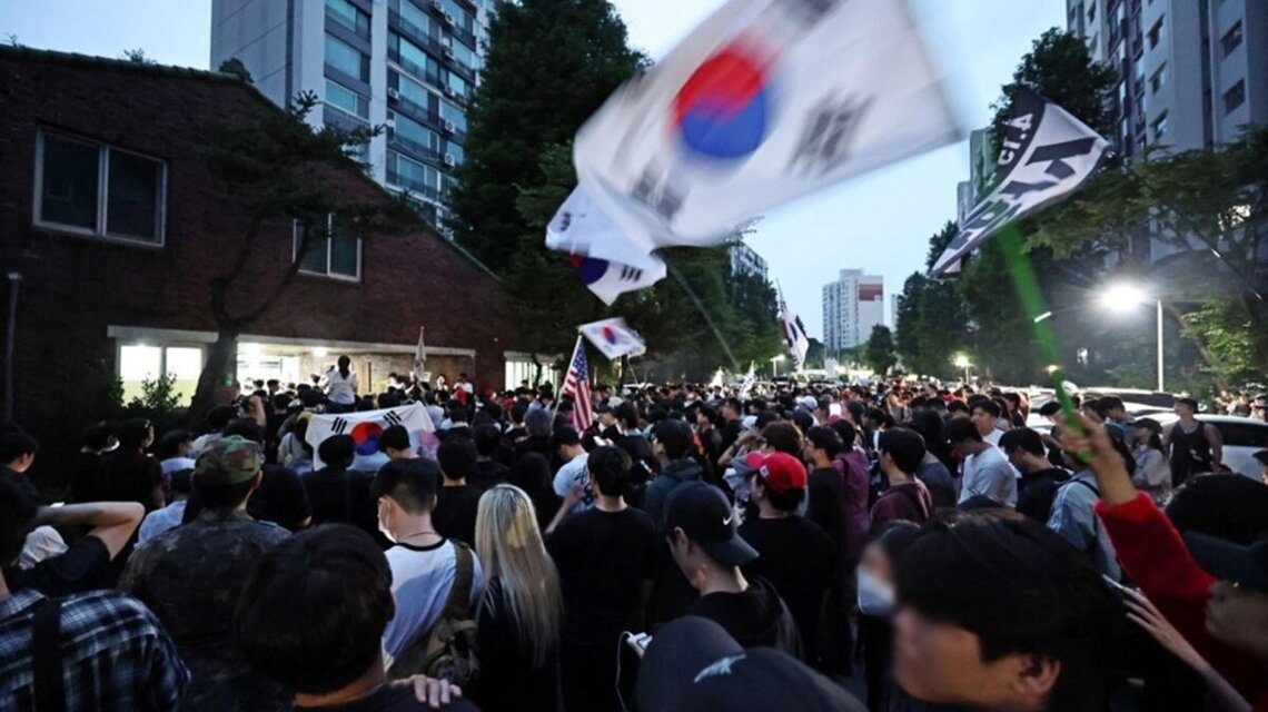 S. Korea Protesters block Seoul counting center after ballot dispute 