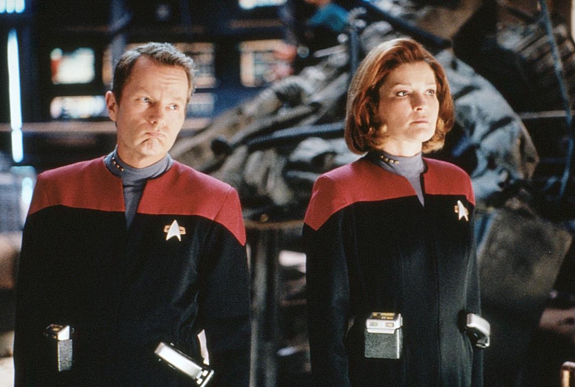 STAR TREK: VOYAGER, from left: John Savage, Kate Mulgrew, ‘Equinox’, (Season 5, ep. 526, aired May 26, 1999), 1995-2001.Ron Tom / ©Paramount Television / Courtesy Everett Collection
