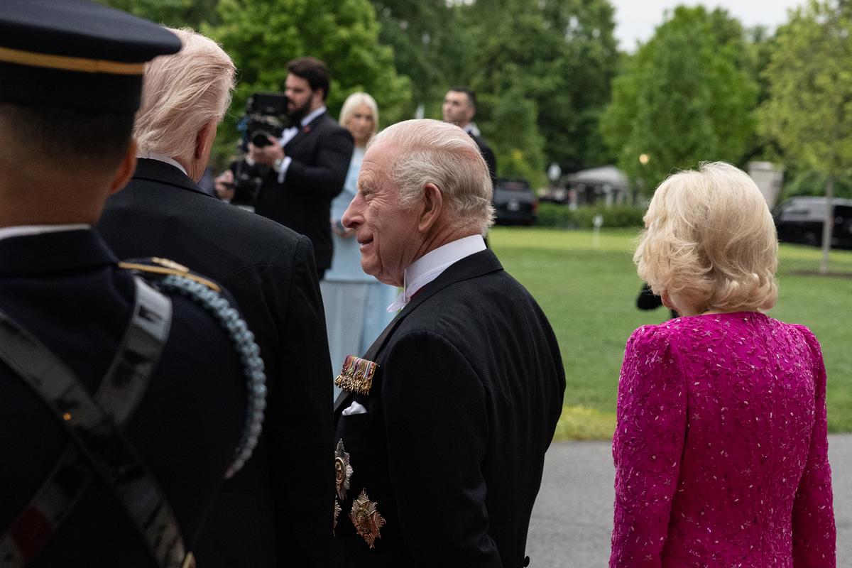 King Charles III, center, speaks with President Donald Trump as he and Queen Camilla of the United Kingdom, right, arrive for a state dinner at the White House in Washington, on Tuesday, April 28, 2026. (Anna Rose Layden/The New York Times)