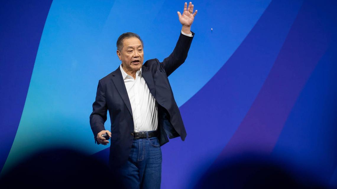5-star analysts reset Broadcom stock price target 