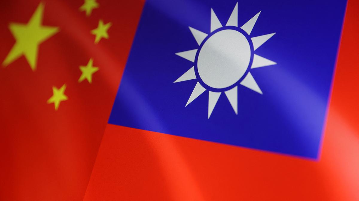 Chinese and Taiwanese flags are seen in this illustration, August 6, 2022. REUTERS/Dado Ruvic/Illustration