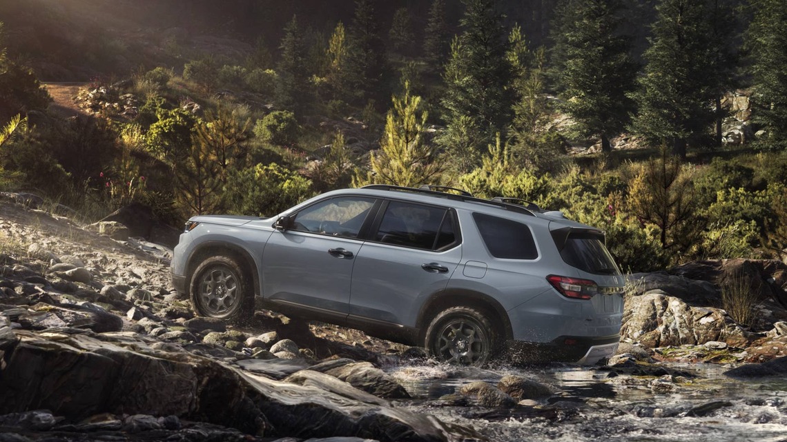 3 Three-Row Family SUVs That Desperately Need a Hybrid Powertrain Option 