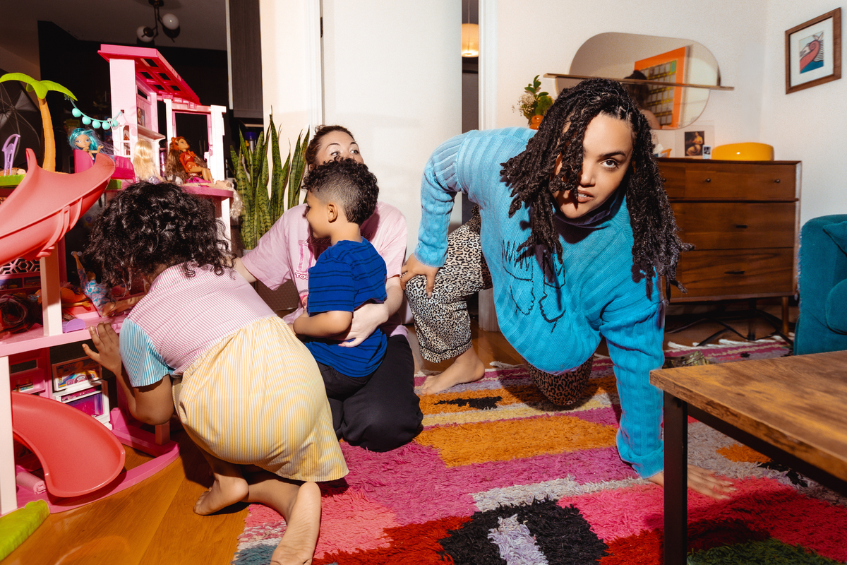  The family plays together on the floor. 