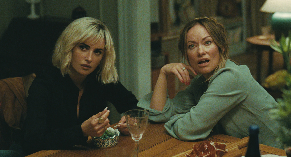 Penélope Cruz (left) and Olivia Wilde are neighbors whose relationship gets complicated in the comedy "The Invite."